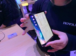 Seluk Beluk Ponsel Layar Lipat Pertama yang Mengejutkan