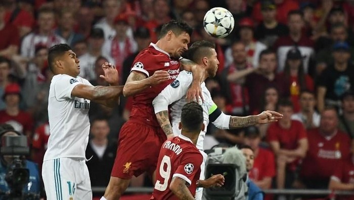 Liverpools Croatian defender Dejan Lovren (2L) jumps for the ball with Real Madrids Spanish defender Sergio Ramos (R)  during the UEFA Champions League final football match between Liverpool and Real Madrid at the Olympic Stadium in Kiev, Ukraine, on May 26, 2018. (Photo by FRANCK FIFE / AFP)
