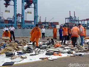 Ambil Sampel, KNKT Datangi Dermaga Tanjung Priok Ambil Sampel, KNKT Datangi Dermaga Tanjung Priok