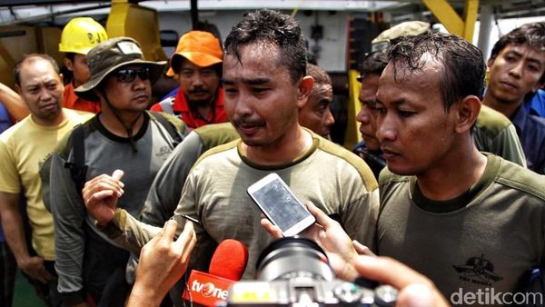 Penyelam TNI AL Temukan Black Box Lion Air JT 610