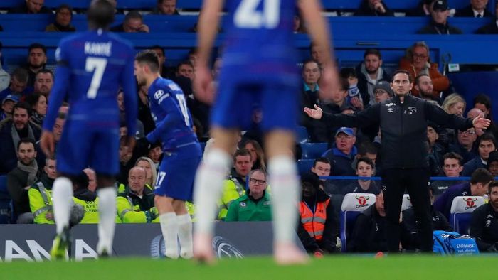 Frank Lampard disebut-sebut sebagai calon pengganti Maurizio Sarri di Chelsea (Foto: Andrew Couldridge/Reuters) Frank Lampard disebut-sebut sebagai calon pengganti Maurizio Sarri di Chelsea (Foto: Andrew Couldridge/Reuters)