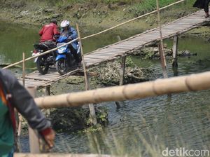 Bikin Deg-degan, Jembatan Bambu dan Papan Ini Hubungkan Kudus-Demak