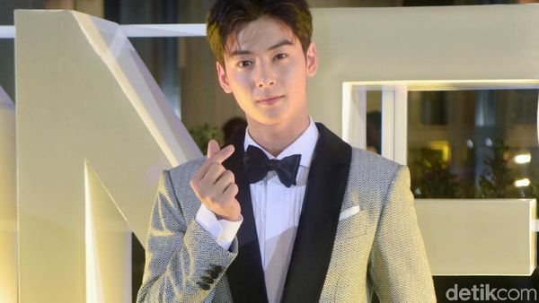 Pesona Cha Eunwoo, Babang Tampan Sesungguhnya