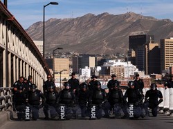 Hadang Imigran Gelap, Trump Ingin Kirim 15.000 Tentara ke Perbatasan