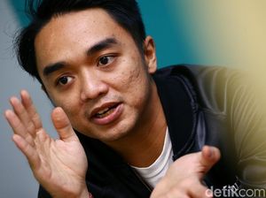 Kini DJ Terkenal, Dipha Barus Dulu Pernah Dilempari Botol Minum Kini DJ Terkenal, Dipha Barus Dulu Pernah Dilempari Botol Minum