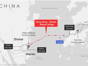 Menyeberangi Jembatan Laut Terpanjang di Dunia