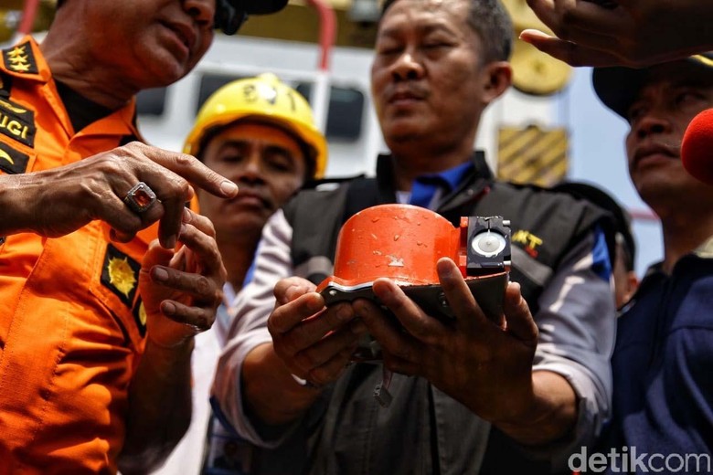 Fakta Black Box Lion Air: CVR Belum Ketemu, FDR Terpotong Jadi Dua Fakta Black Box Lion Air: CVR Belum Ketemu, FDR Terpotong Jadi Dua