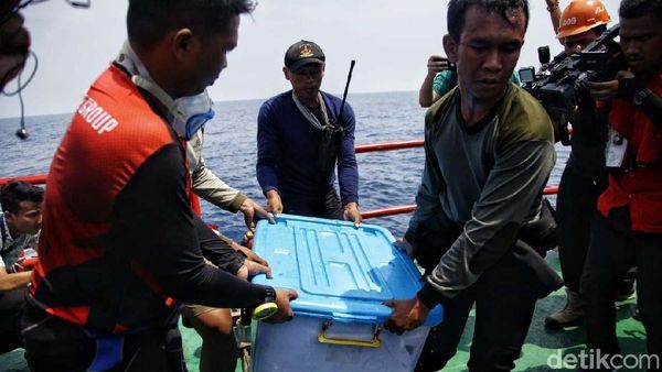 Detik-detik Black Box Lion Air PK-LQP Diangkat dari Laut