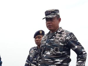 KRI Sikuda Bergerak Cari Badan hingga Hidung Lion Air PK-LQP KRI Sikuda Bergerak Cari Badan hingga Hidung Lion Air PK-LQP