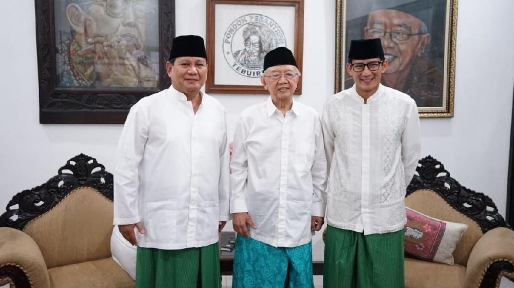 Kala Prabowo-Sandi Bersarung Hijau