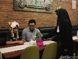Hadirkan Nuansa Halloween, Datang ke Kafe Ini Dilayani Hantu