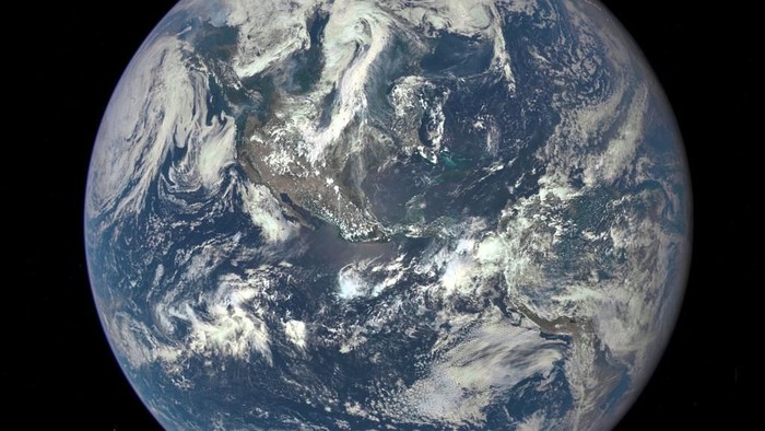 Ilustrasi Bumi, Planet Bumi IN SPACE - In this handout provided by the National Aeronautics and Space Administration, Earth as seen from a distance of one million miles by a NASA scientific camera aboard the Deep Space Climate Observatory spacecraft on July 6, 2015. (Photo by NASA via Getty Images)