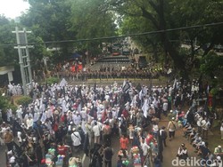 Ikut Aksi 211, Ismail Yusanto Tegaskan HTI Tak Punya Bendera