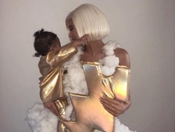 Dibuat dari Kapas, Ternyata Harga Kostum Halloween Kylie Jenner Rp 26 Juta