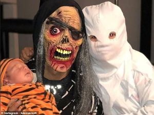 Pesta Halloween Pemain Top Eropa, Lebih Seram Messi atau Ronaldo?