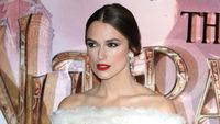 Foto: Keira Knightley Cantik Bergaun Chanel Jadul di Premiere The Nutcracker