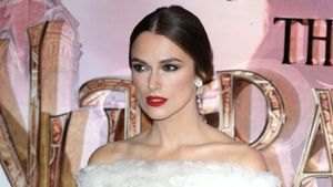 Foto: Keira Knightley Cantik Bergaun Chanel Jadul di Premiere The Nutcracker