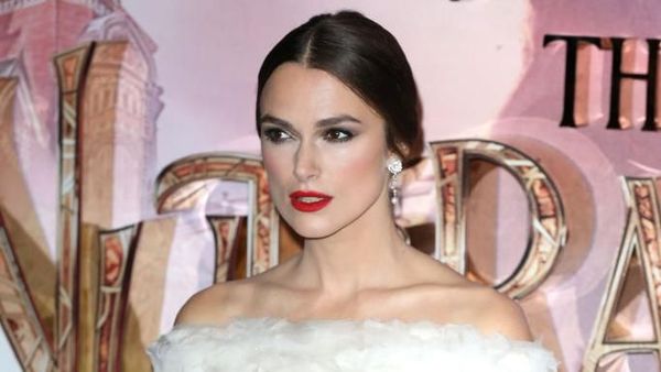 Foto: Keira Knightley Cantik Bergaun Chanel Jadul di Premiere The Nutcracker