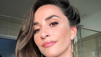 Kalau ini adalah Leonita Xhaka, istri dari gelandang pekerja Arsenal, Granit Xhaka. (Foto: Instagram @leonita.x)