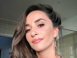Kalau ini adalah Leonita Xhaka, istri dari gelandang pekerja Arsenal, Granit Xhaka. (Foto: Instagram @leonita.x)