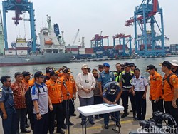 Basarnas Serahkan Puing Pesawat Lion Air ke KNKT