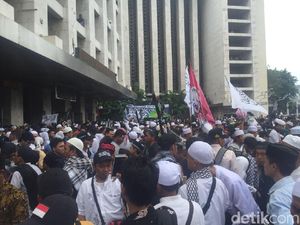 Massa Aksi 211 Long March dari Istiqlal ke Istana