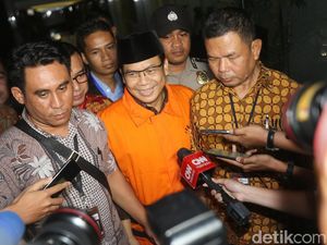 Wakil Ketua DPR Taufik Kurniawan Dicecar KPK soal Sumber Duit Suap Wakil Ketua DPR Taufik Kurniawan Dicecar KPK soal Sumber Duit Suap