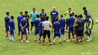 Persib Bandung menjalani latihan perdana di Stadion PTIK, Jakarta Selatan, menjelang laga dengan Bhayangkara FC Liga 1 2018 pekan ke-29.