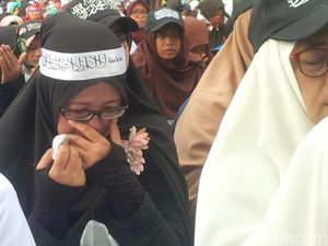 Aksi Bela Tauhid di Garut Ditutup dengan Isak Tangis Aksi Bela Tauhid di Garut Ditutup dengan Isak Tangis