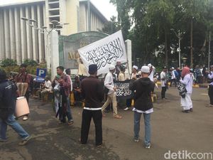 Massa Aksi Bela Tauhid 211 Mulai Datangi Masjid Istiqlal