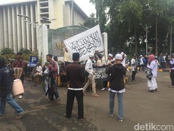 Massa Aksi Bela Tauhid 211 Mulai Datangi Masjid Istiqlal