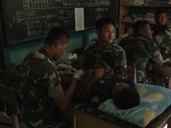 Sunat Massal di Perbatasan Indonesia