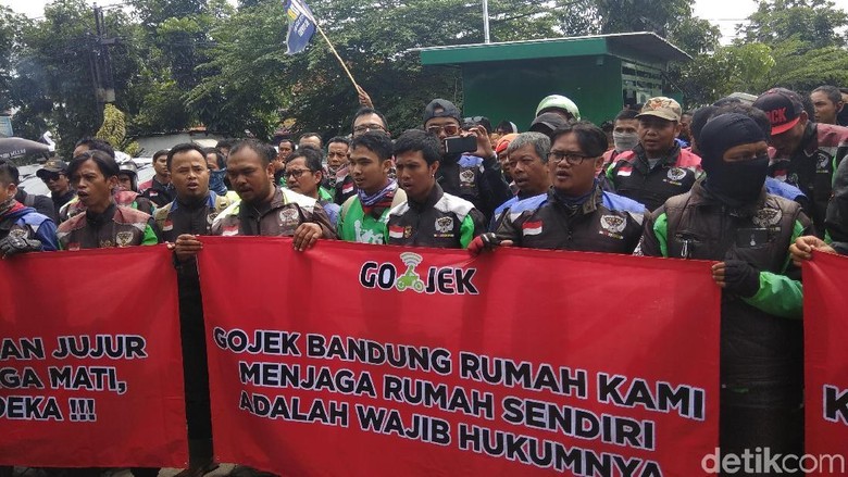 Ojol Bandung Demo ke Kantor Gojek Keluhkan Fake GPS