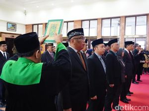 Ini Pesan Risma Saat lantik 24 ASN Pemkot Surabaya