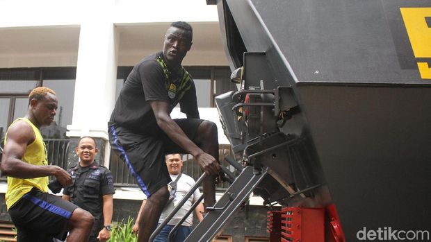 Persib ke Markas Bhayangkara Diantar Jemput Rantis