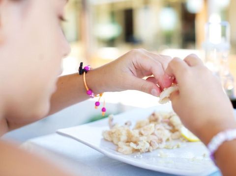 Jangan Salah, Anak Juga Bisa Terkena Emotional Eating Lho Bunda