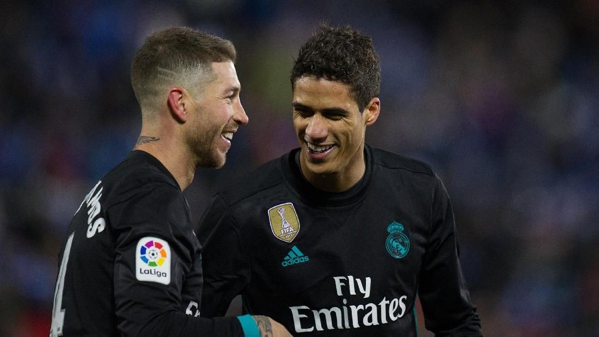Raphael Varane dinilai lebih baik daripada Sergio Ramos, tapi kurang mendapatkan pengkauan. (Foto: Denis Doyle/Getty Images)