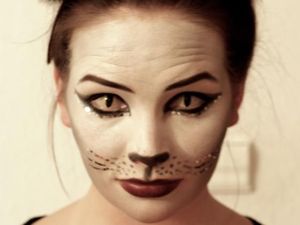 Ngeri! Pakai Lensa Kontak untuk Halloween, Remaja Ini Nyaris Buta