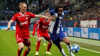 Eder Militao, pemain belakang asal Brasil ini jadi andalan FC Porto saat ini. Eder mahir bermain sebagai bek kanan atau bek tengah. Terkadang dia dipasang sebagai gelandang tengah. (REUTERS/Sergei Karpukhin)