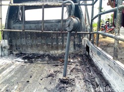 Pikap Angkut BBM Terbakar di Ponorogo, Satu Motor Hangus Tersambar
