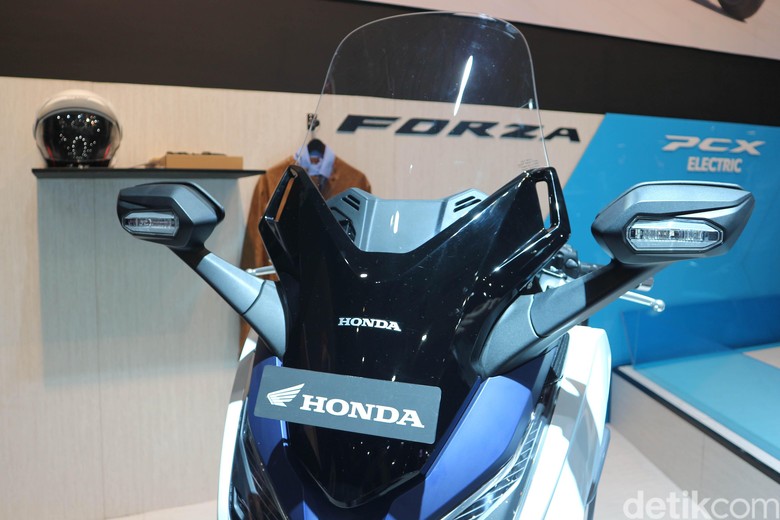 Honda Forza. Foto: Agung Pambudhy Honda Forza. Foto: Agung Pambudhy