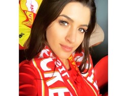 Kiper mahal Liverpool, Alisson Becker, punya istri cantik bernama Natalia. Natalia berprofesi sebagai dokter, lho! (Foto: Instagram @nataliabecker)