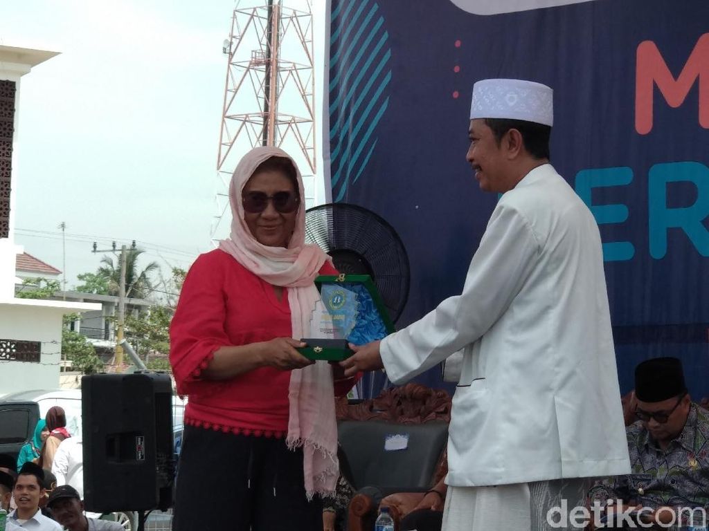 Penjelasan Susi Soal Santri di Jatim yang Menunggu hingga 3 Jam Penjelasan Susi Soal Santri di Jatim yang Menunggu hingga 3 Jam