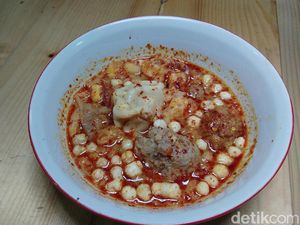 Baso Aci Kalimanjaro: Ngebakso Aci Kenyal Berkuah Pedas Mantap