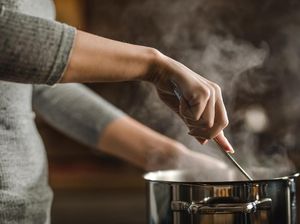 Masak Pakai Feeling dan Bumbu Dasar Jadi Andalan Sisca Soewitomo Masak Pakai Feeling dan Bumbu Dasar Jadi Andalan Sisca Soewitomo