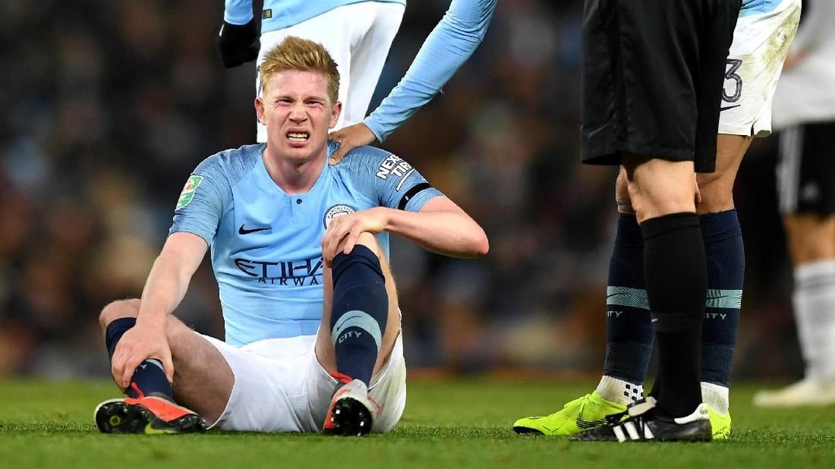 Kevin de Bruyne cedera dalam kemenangan Manchester City atas Fulham di Piala Liga Inggris. (Foto: Michael Regan/Getty Images)