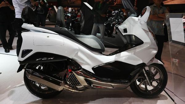Honda PCX Rasa Goldwing