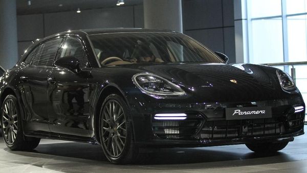 Porsche Banderol Panamera Sport Tourismo Seharga Rp 3,5 Miliar