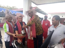 Warga Pelosok Papua Barat Kini Beli BBM Seharga di Jawa