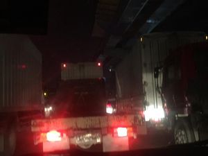 Macet Parah di Tol Cikampek, Pengendara Pilih Keluar ke Arteri